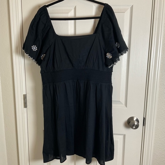 Old Navy Waist-Defined Black Dress with Embroidered Sleeves Dress size X-Large - Picture 2 of 6